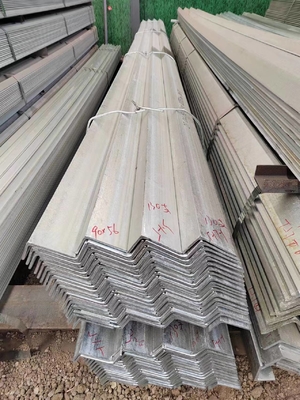 Hot Rolled Carbon Mild Steel Equal Unequal Angles Bar untuk Struktur Bangunan yang awet