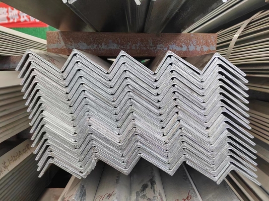 Hot Rolled Carbon Mild Steel Equal Unequal Angles Bar untuk Struktur Bangunan yang awet