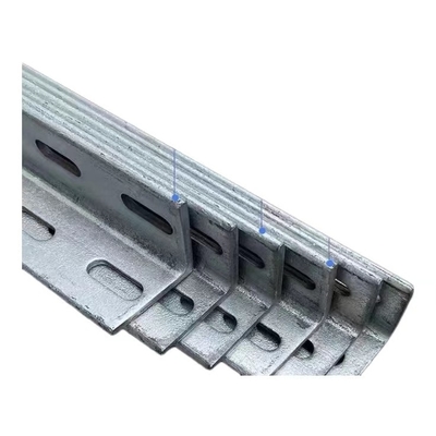 Hot Rolled Galvanized Perforated Equal Angle Steel Lintel dengan Lubang Punching/ Slotted Iron Bar