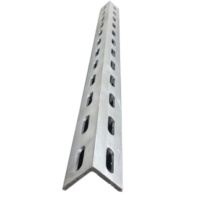 Hot Dip Galvanized Slotted L Steel Angle Bar dengan Lubang Pengolahan Layanan Punching