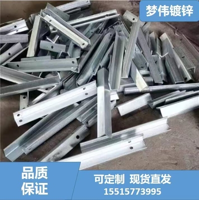 Hot Dip Galvanized Slotted L Steel Angle Bar dengan Lubang Pengolahan Layanan Punching