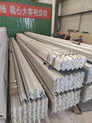 Hot Dip Galvanized Steel MS Angle Q235 A36 SS400 S235JR Toleransi batang sudut baja ± 1%