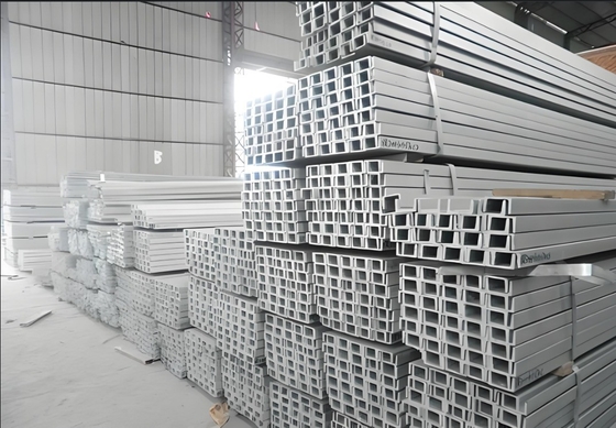 C8 C10 C12 C16 U Channel Hot Rolled Steel untuk Dukungan Struktural