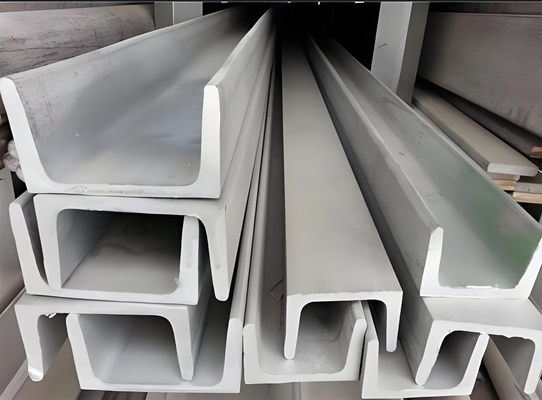 C8 C10 C12 C16 U Channel Hot Rolled Steel untuk Dukungan Struktural
