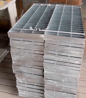 API bersertifikat Hot Dip Galvanized Steel Grates untuk Trotoar