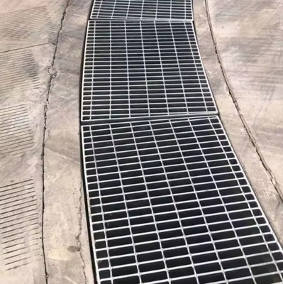 Disesuaikan Hot Dip Galvanized Steel Grating Gutter Cover Plate untuk lapangan tambang