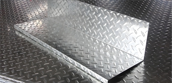 Disesuaikan 1.5*1250mm Zinc Layer 40g/m2 Plat Baja Galvanis untuk Bahan Bangunan