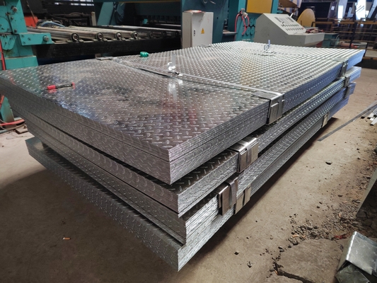 Disesuaikan 40g / m2 Lapisan seng Tengah Hard Galvanized Pola Plat Baja 1.5 * 1250mm