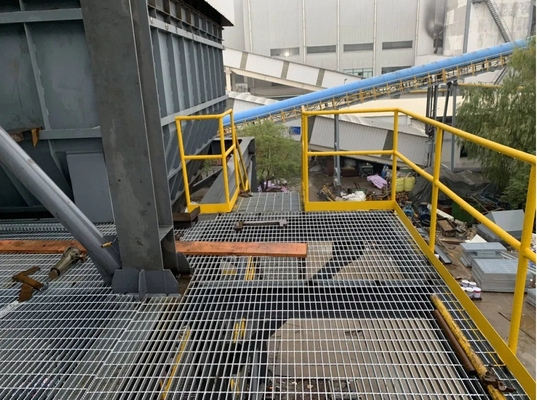 Silver Steel Grating Walkway dengan Gaya Desain Industri dan Berat Platform Las