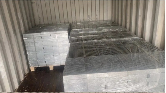 50mm Cross Bar Pitch Metal Floor Grating dengan Silver Finish dan Anti-korosi Coating