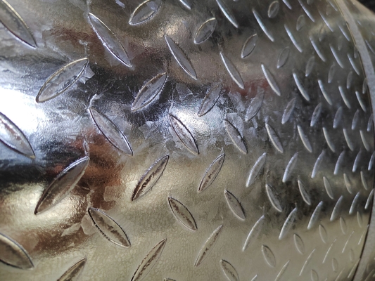 40g/m2 yang dapat disesuaikan Lapisan Zinc Lapisan Galvanis Pola Piring Baja untuk Bahan Bangunan